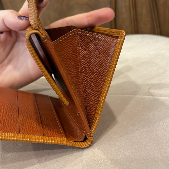 Louis Vuitton Epi Noe Wallet - Picture 13 of 16